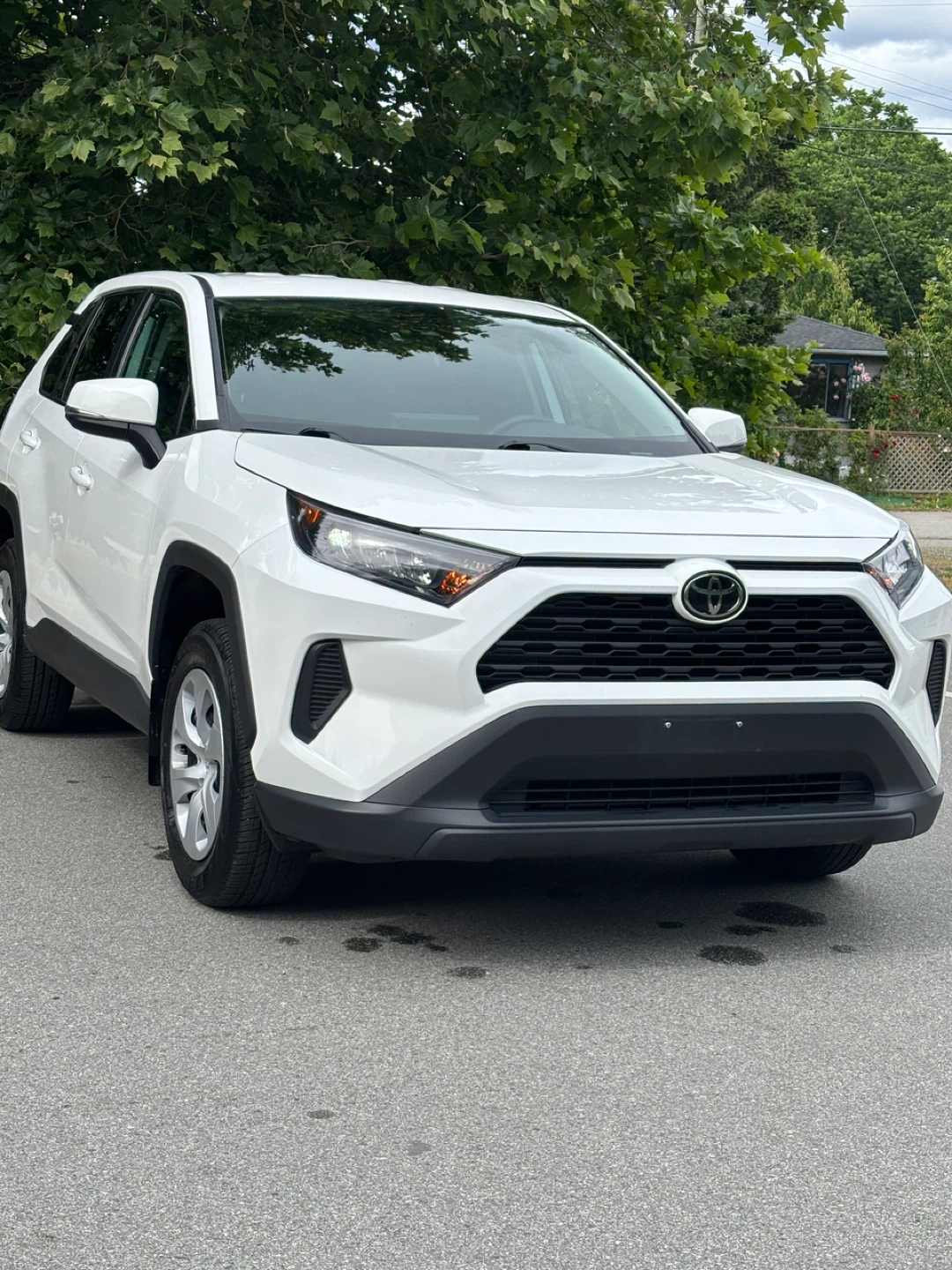 White Toyota RAV4 LE - photo 3