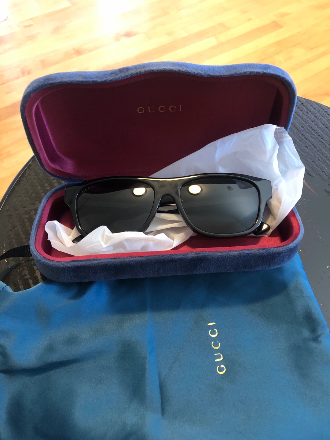 Gucci Sunglasses with Case - photo 4