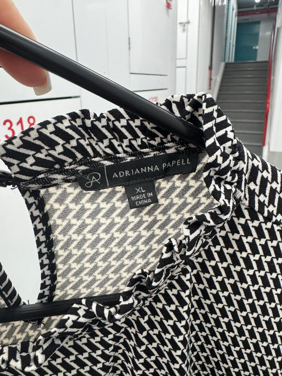 Adrianna Papell Black and White Houndstooth Blouse XL - photo 3