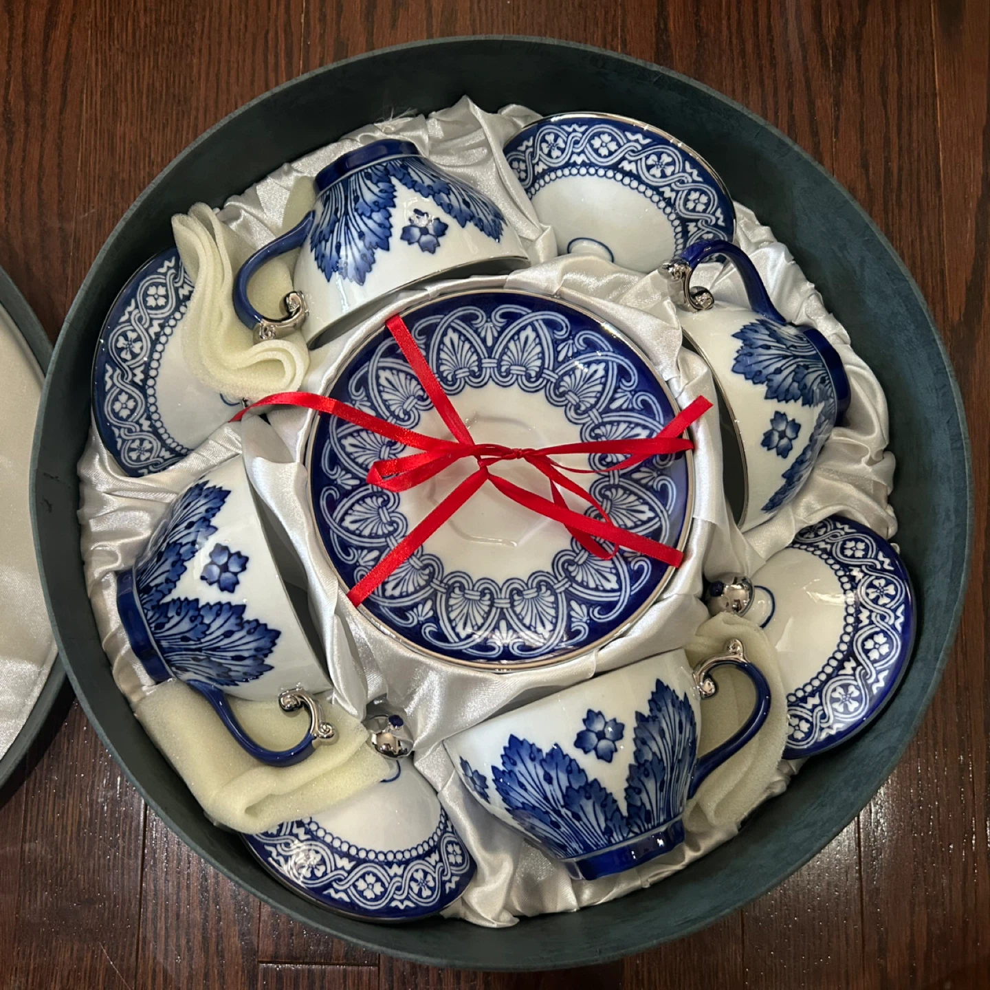 Bombay Tea Cups and Saucers Set - photo 2