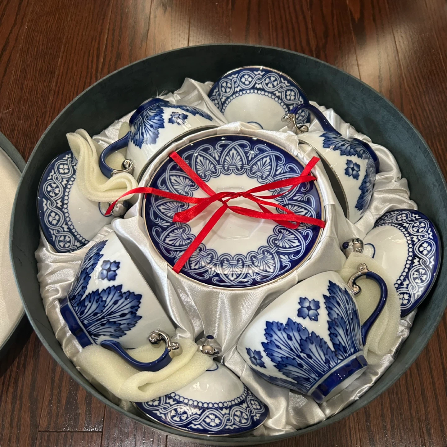 Bombay Tea Cups and Saucers Set