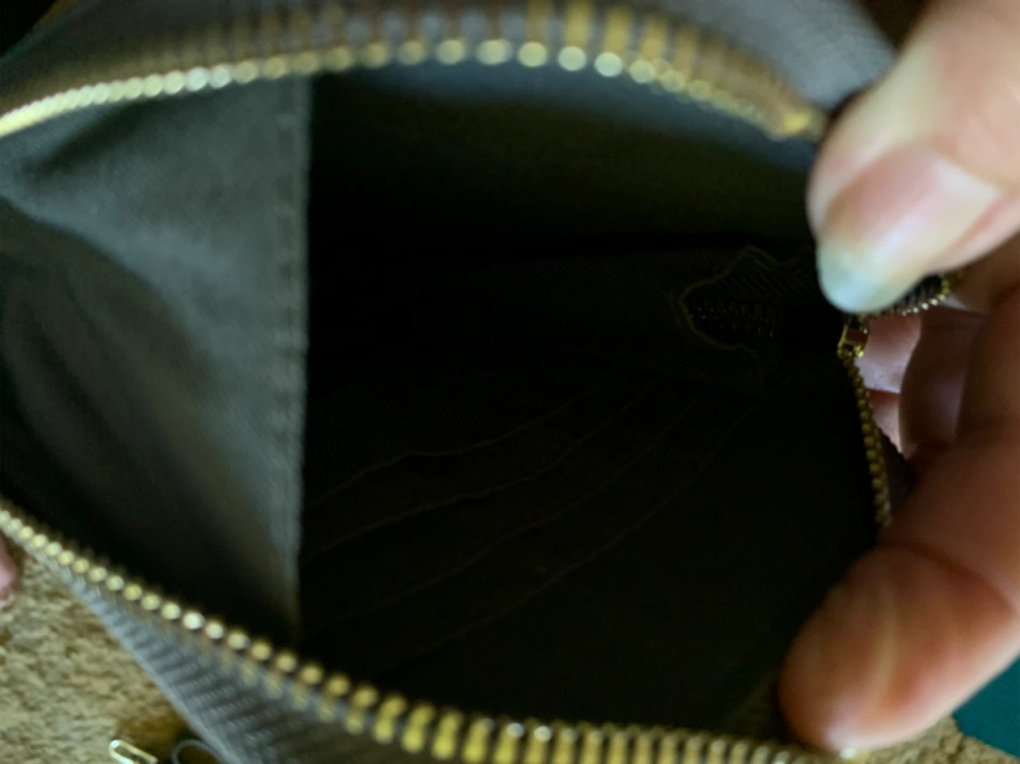 Love & Lore Grey Pebble Leather Crossbody Bag - photo 4