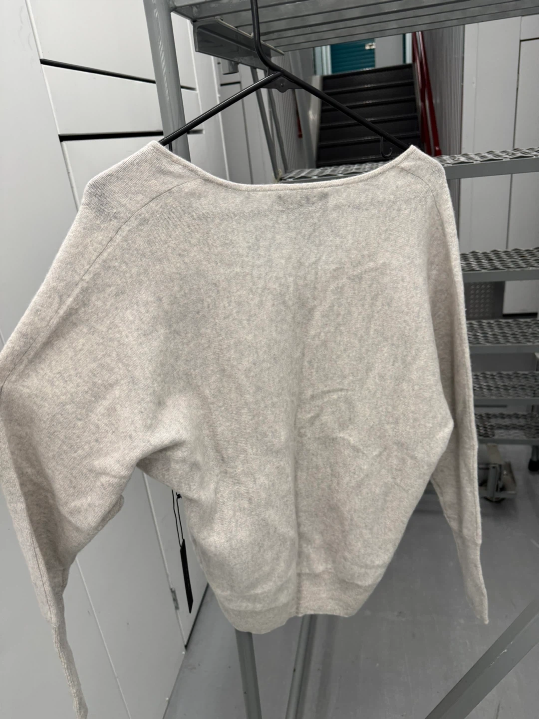 Tahari 100% 2-Ply Cashmere V-Neck Sweater - photo 4