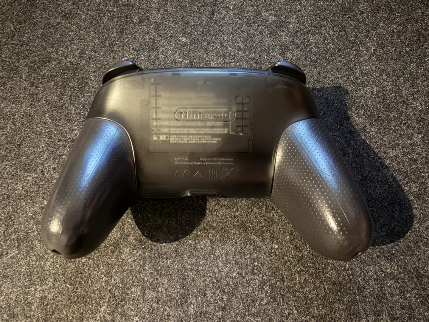 Nintendo Switch Pro Controller - photo 2