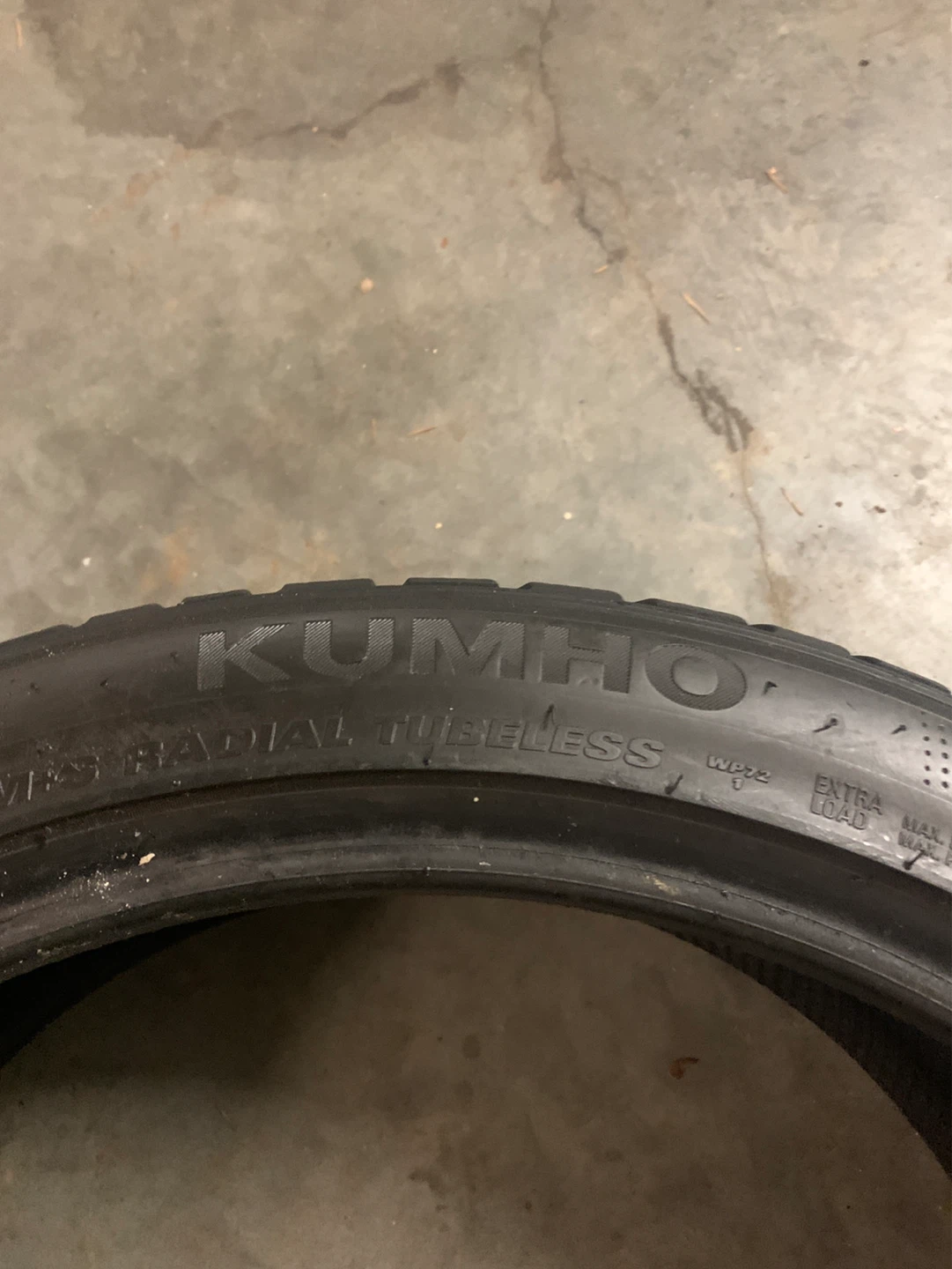 Kumho Wintercraft WP72 Tire 225/40R19 93V