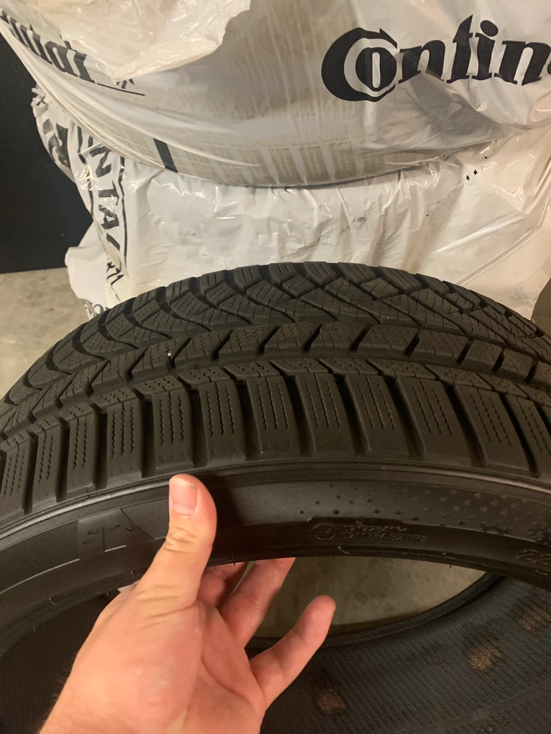 Kumho Wintercraft WP72 Tire 225/40R19 93V - photo 5