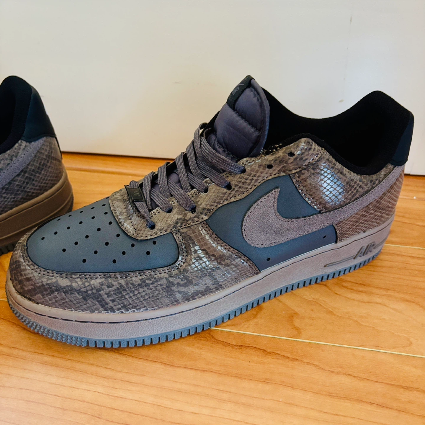 *New* Nike Air Force 1 Low Off Noir Snakeskin Sneakers - photo 3