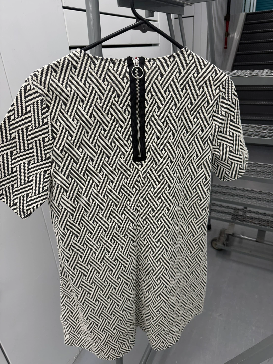 Divided H&M Dress Black White Geometric Pattern Size US 10/12 - photo 2