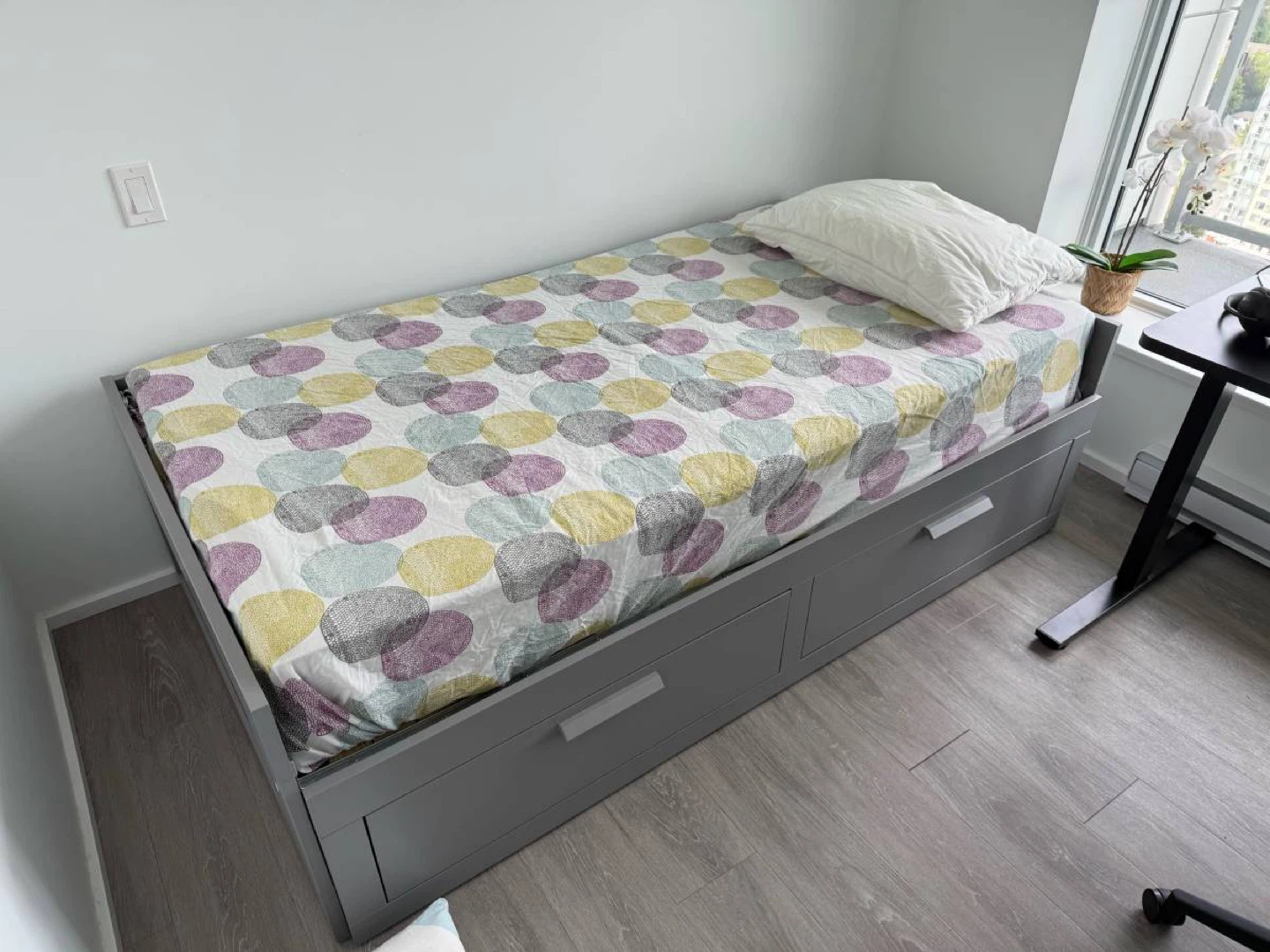 Like new Brimnes Daybed *FREE DELIVERY