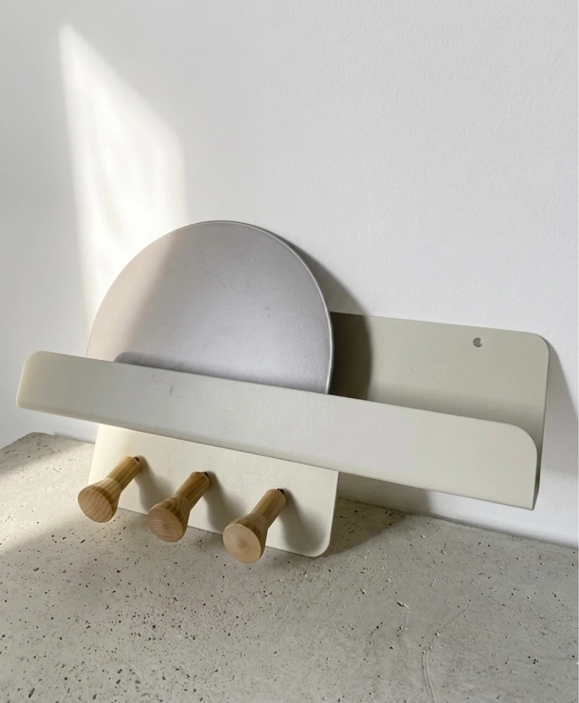 Wall-mounted shelf with hooks - photo 2