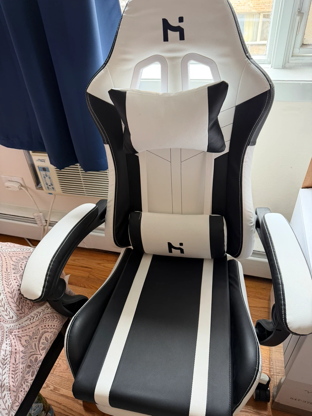 Black and White Gaming Chair - photo 3