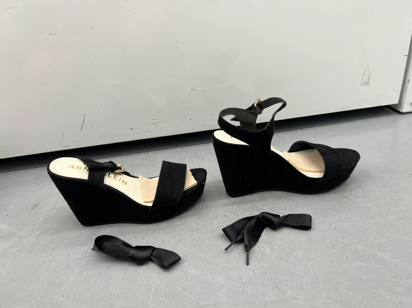 Anne Klein Black Suede Wedge Sandals with Bows Size 7.5