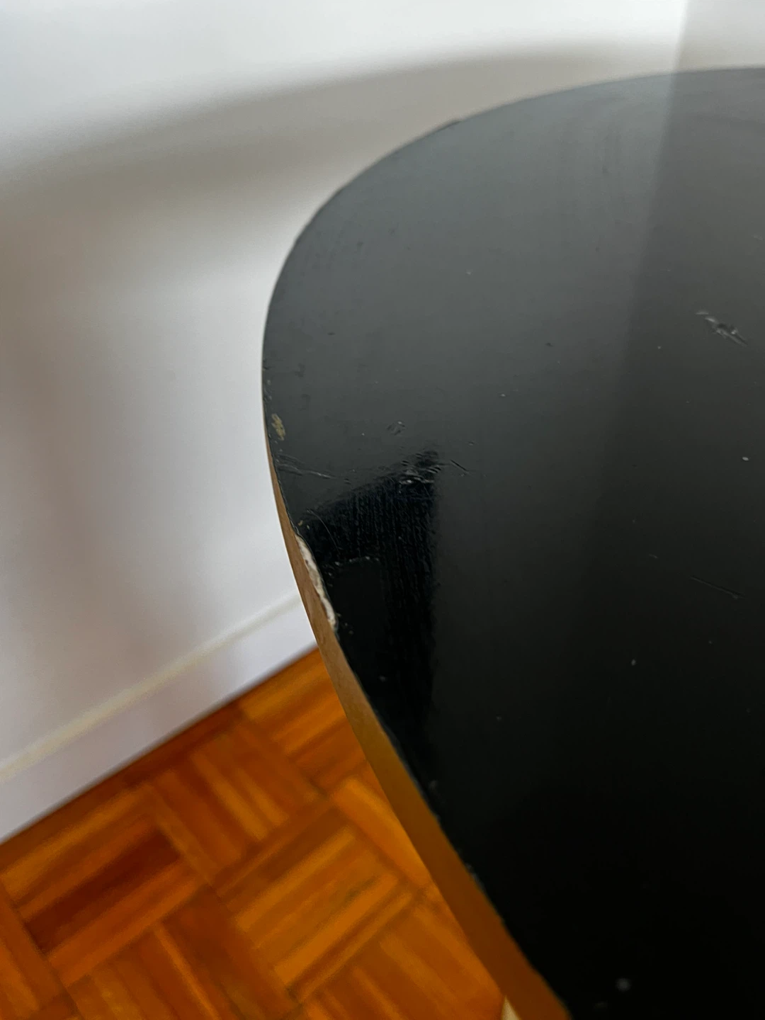Round black dining table with gold base - photo 3
