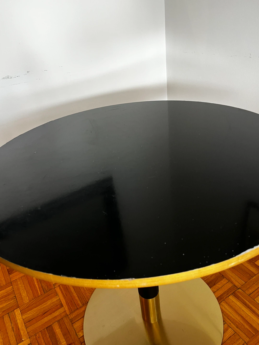Round black dining table with gold base - photo 4