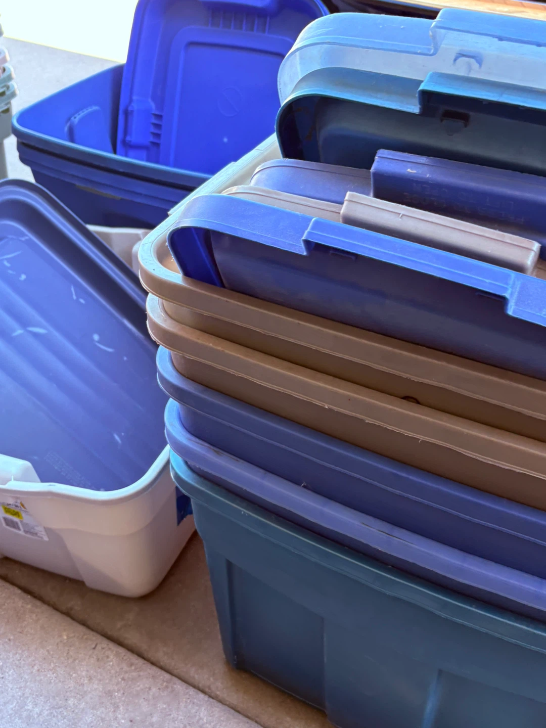 Rubbermaid Storage Totes with Lids - photo 3