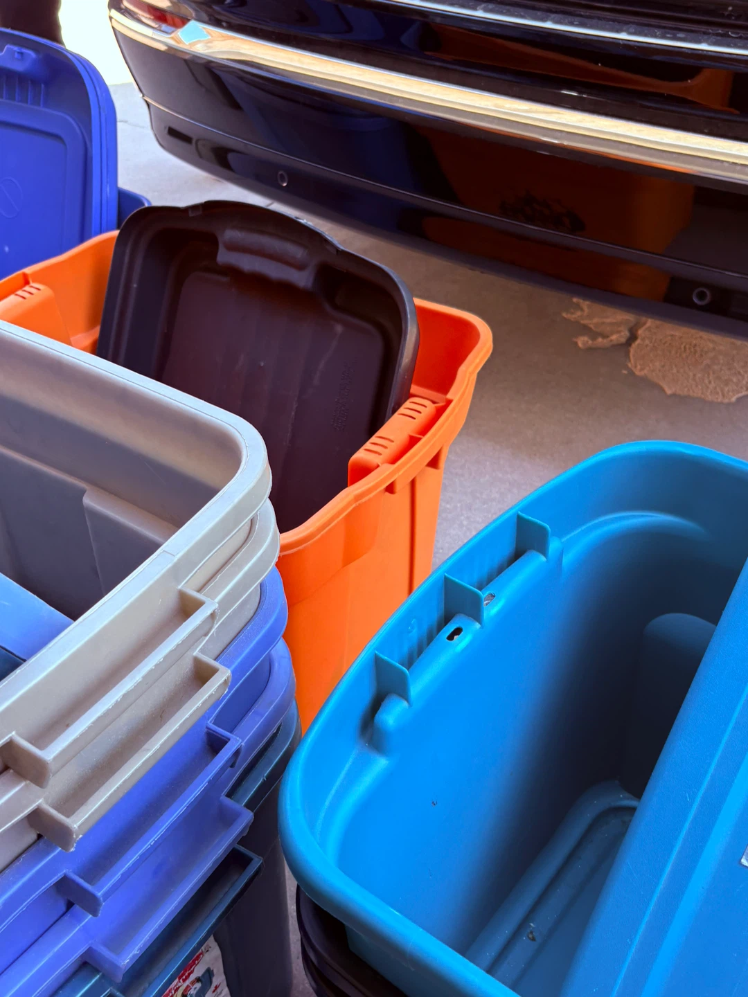 Rubbermaid Storage Totes with Lids - photo 4