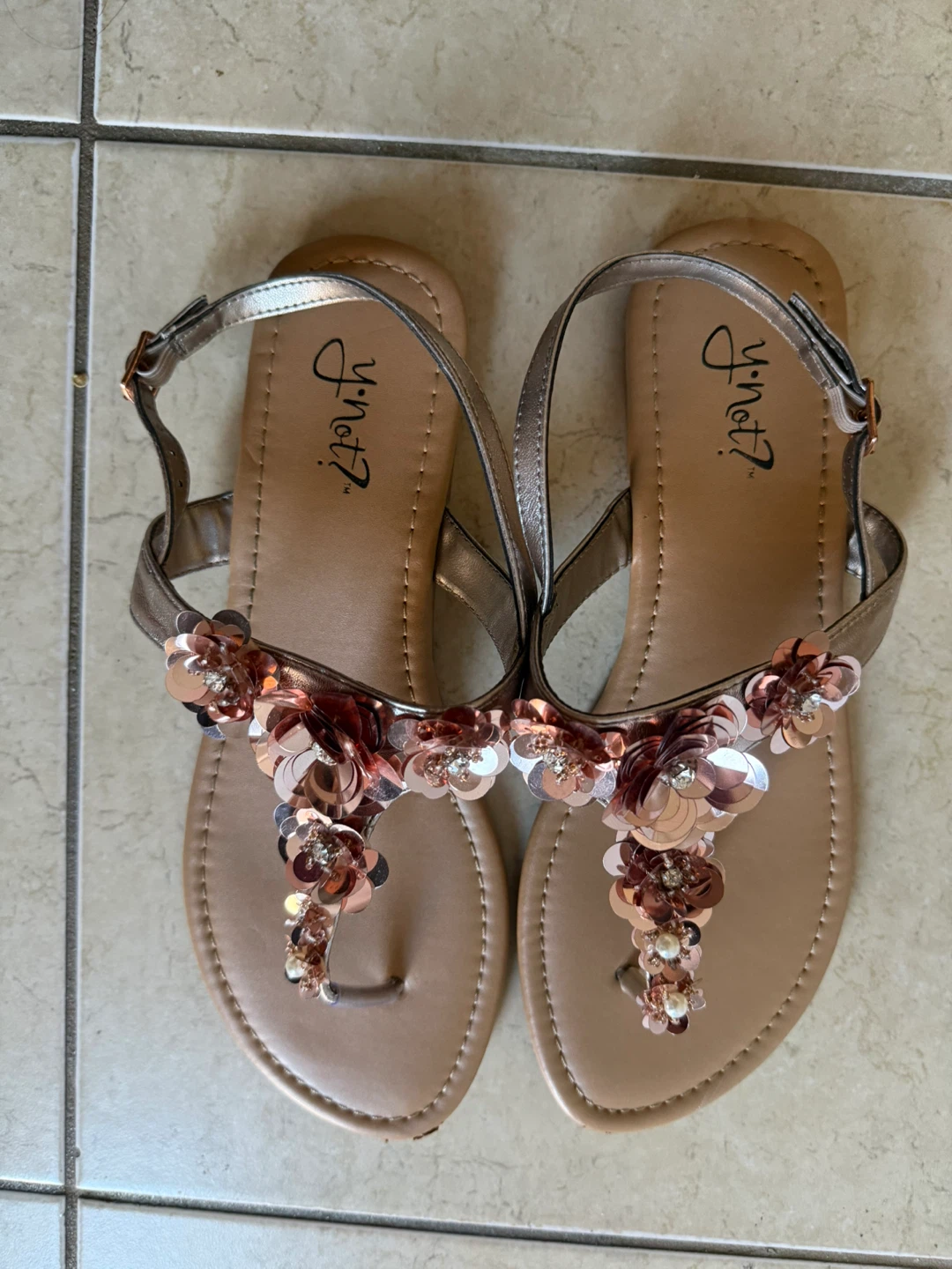 Y-Not? Blossom Thong Sandals - Size 9M - photo 2