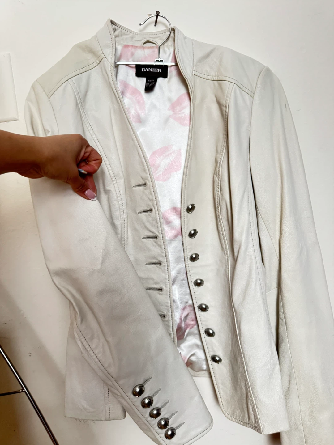 DANIER off white Leather Jacket with Kiss Print Lining - photo 4