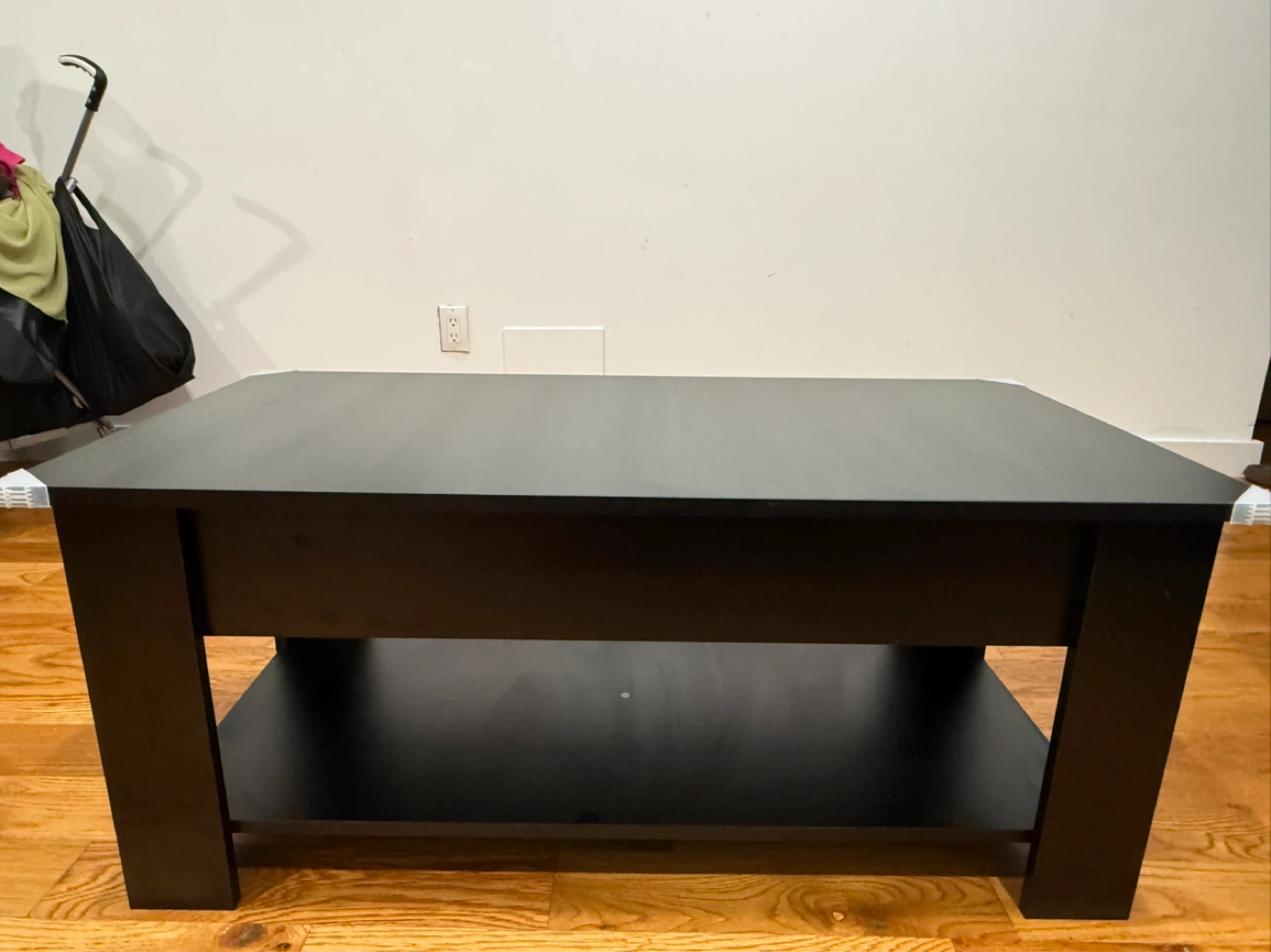 Black Lift-Top Coffee Desk/Table