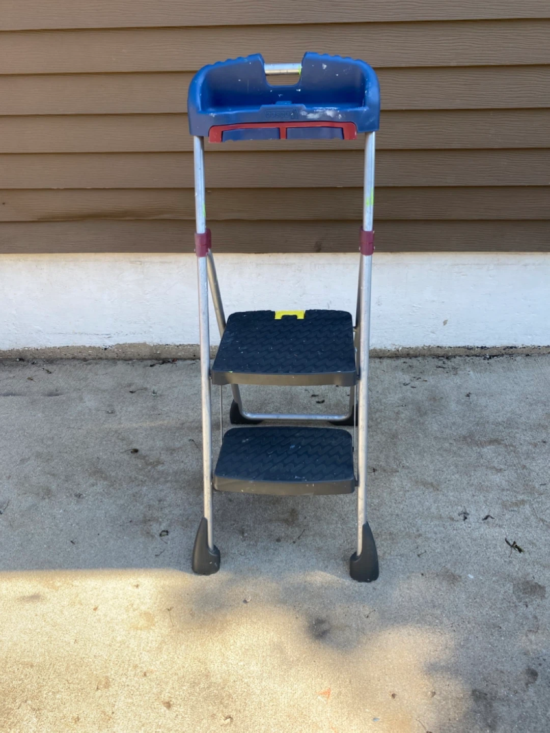 Step Stool with Handle