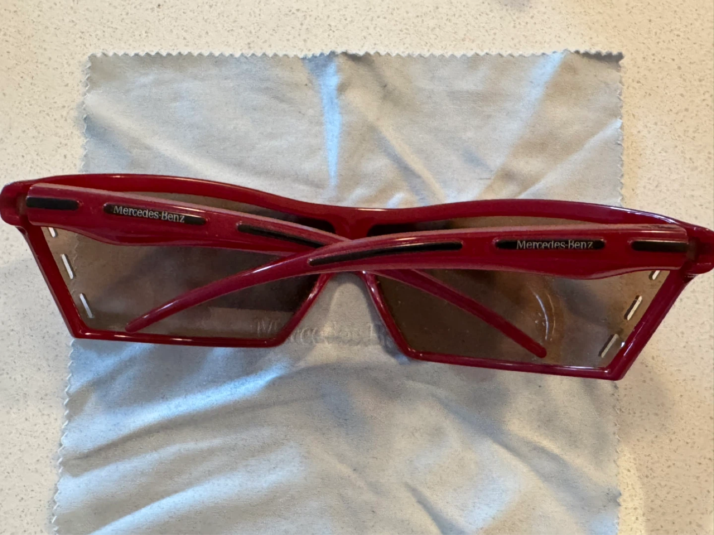 Mercedes-Benz Sunglasses with Case - photo 4