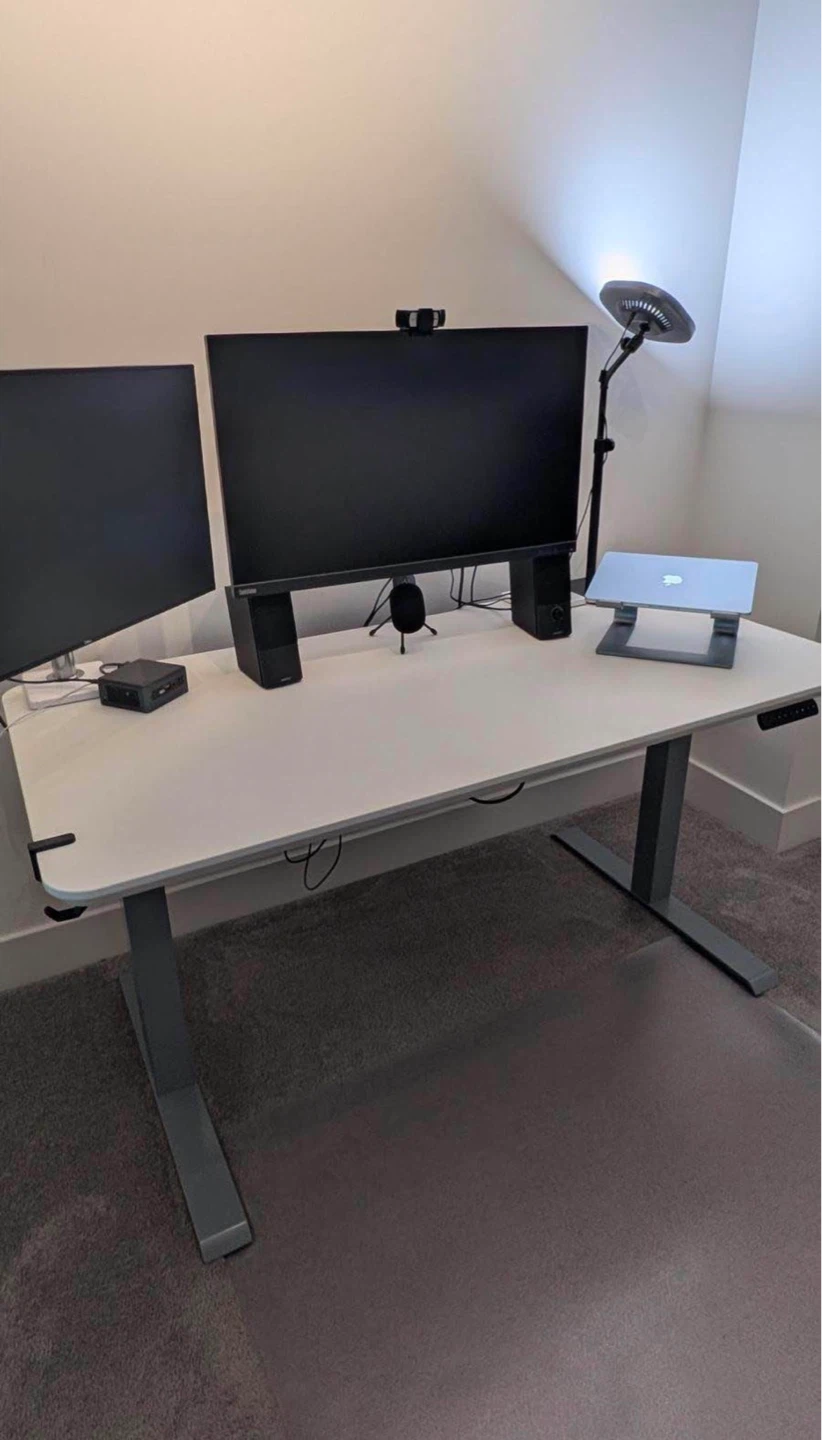 🚨 Vari Electric Standing Desk + FREE Office Chair