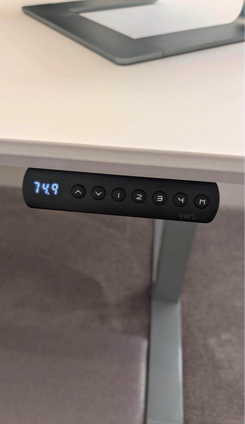 🚨 Vari Electric Standing Desk + FREE Office Chair - photo 4