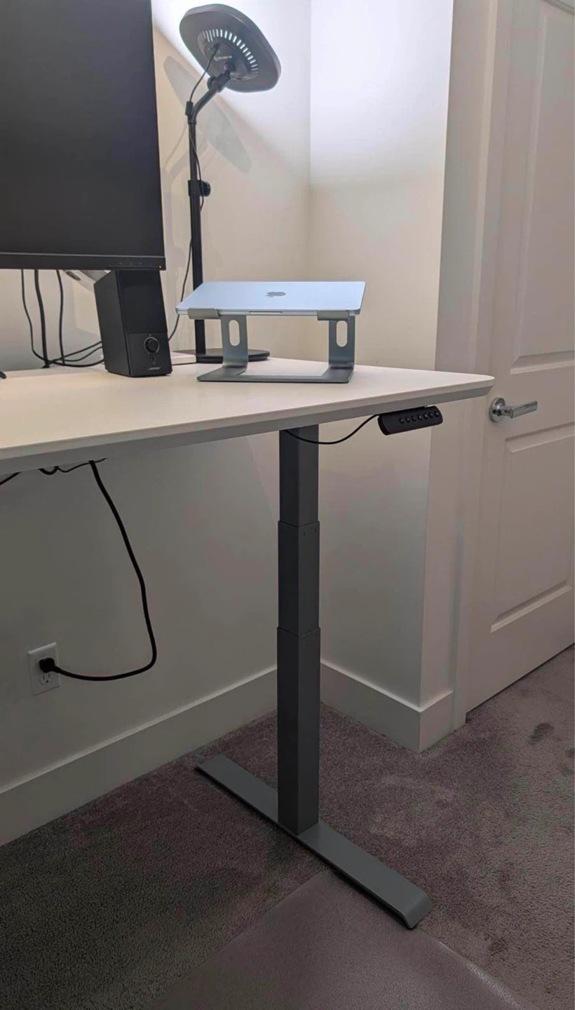 🚨 Vari Electric Standing Desk + FREE Office Chair - photo 3