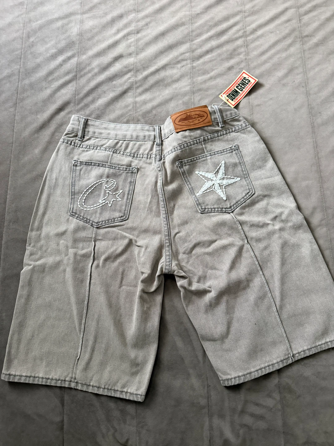 DENIM GENES Grey Denim Shorts with Star Embroidery - photo 2