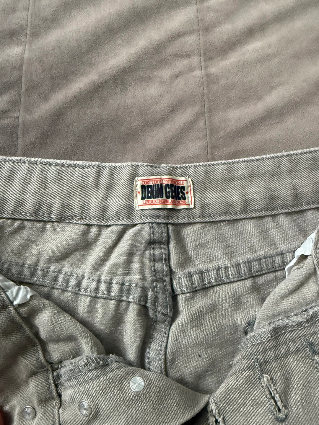 DENIM GENES Grey Denim Shorts with Star Embroidery - photo 3