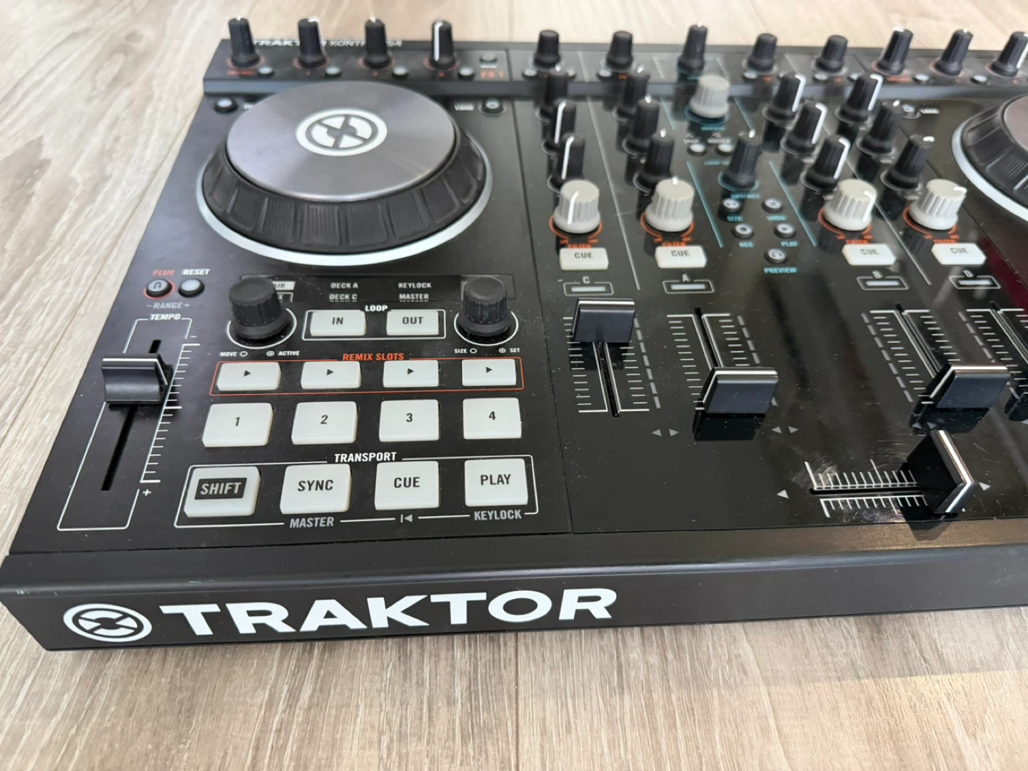 Native Instruments Traktor Kontrol S4 DJ Controller - photo 3