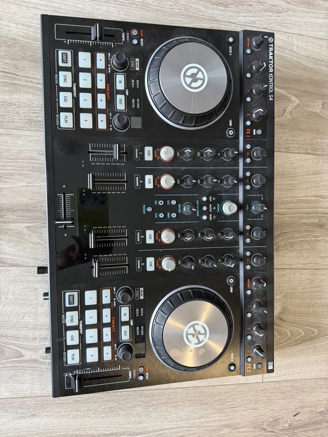 Native Instruments Traktor Kontrol S4 DJ Controller - photo 4