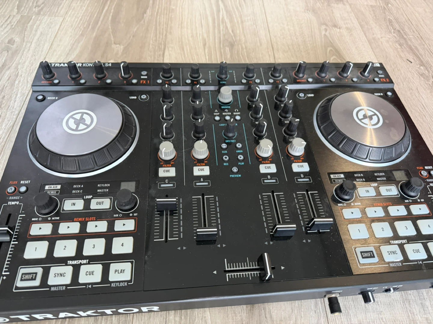 Native Instruments Traktor Kontrol S4 DJ Controller - photo 2