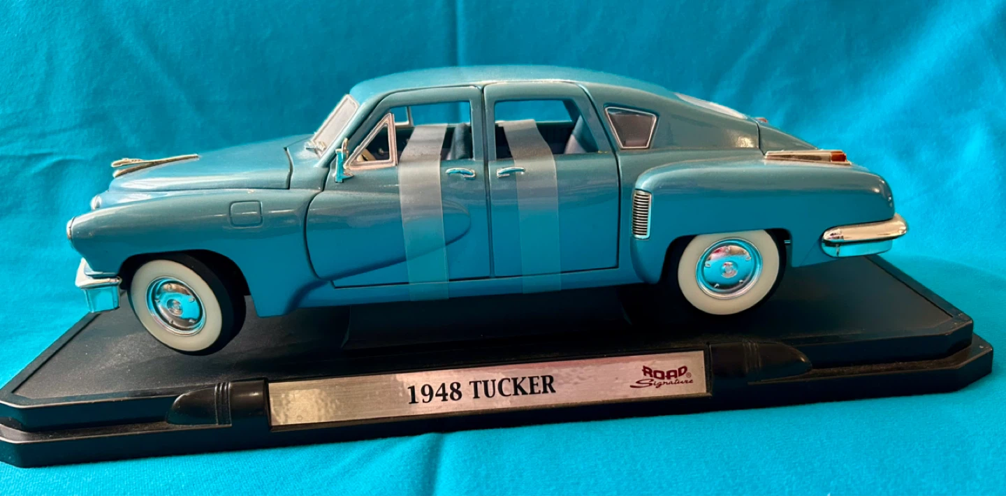 Road Signature 1948 Tucker Diecast Car - photo 4