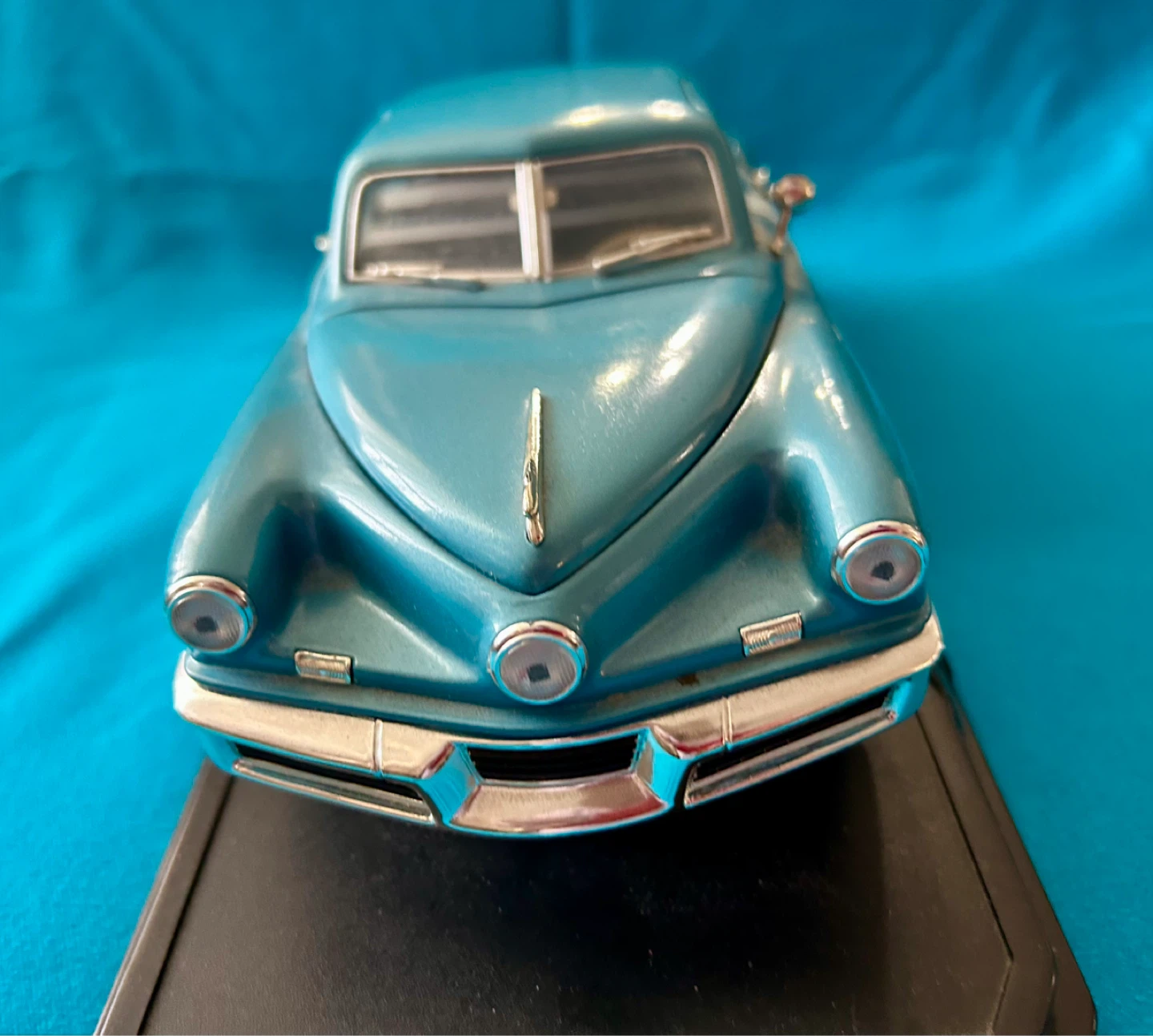 Road Signature 1948 Tucker Diecast Car - photo 3