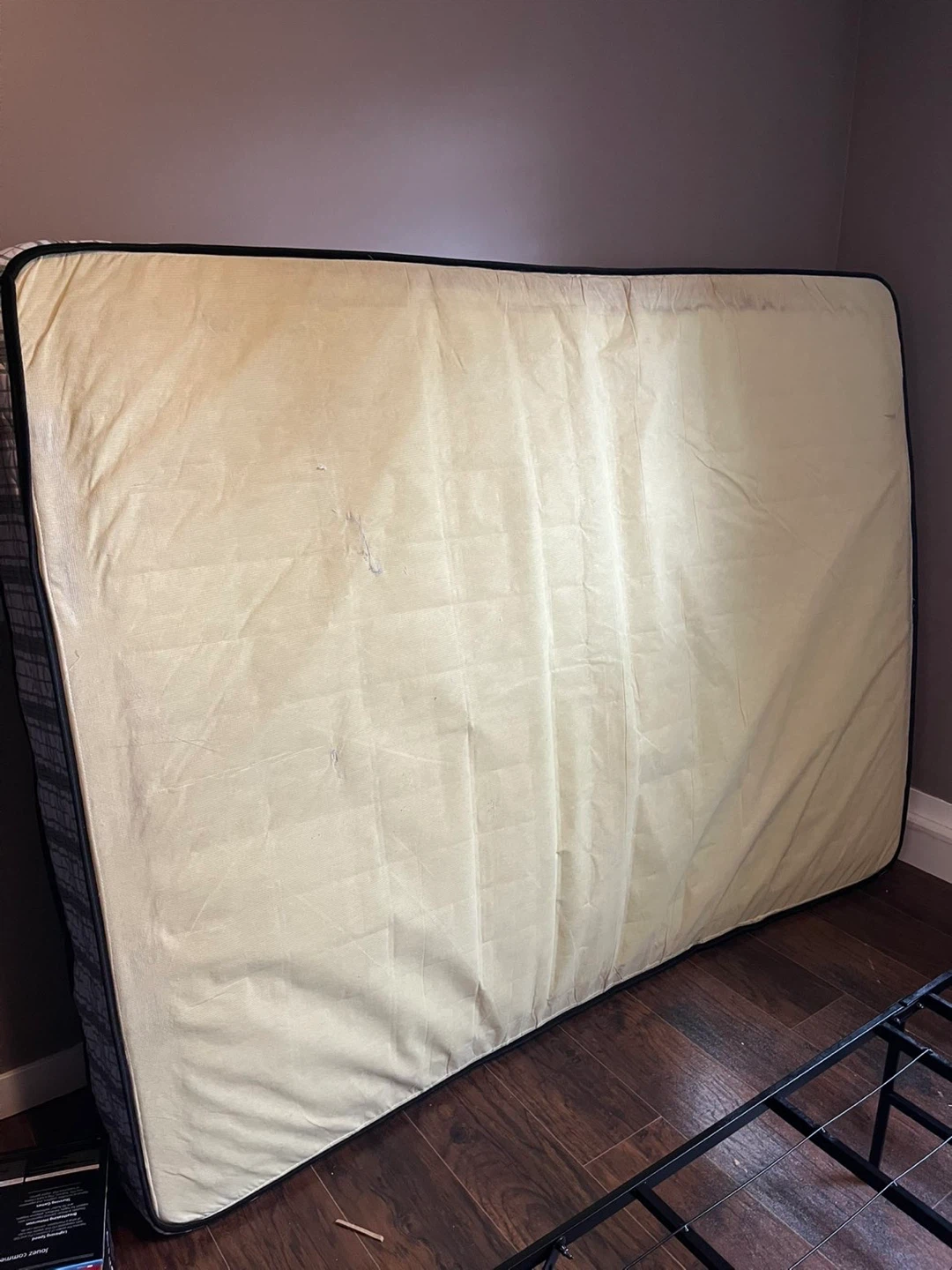 Used queen Mattress - photo 3