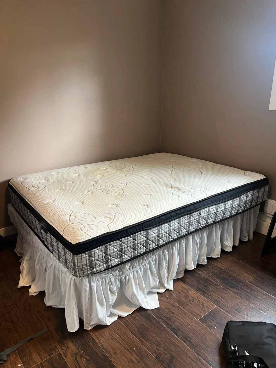 Used queen Mattress