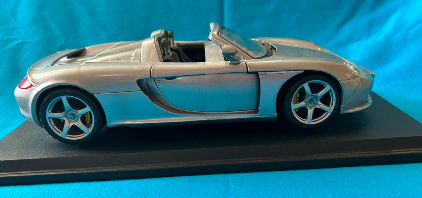 Maisto Porsche Carrera GT Silver Diecast Model Car 1/18 - photo 5