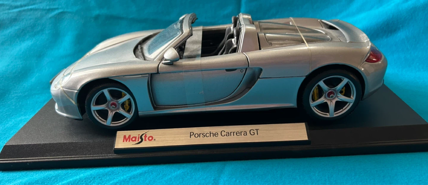 Maisto Porsche Carrera GT Silver Diecast Model Car 1/18 - photo 4