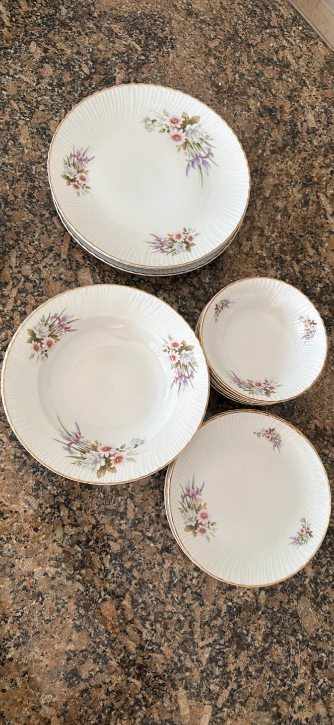 Regent Fine China Floral Dinnerware Set - photo 2