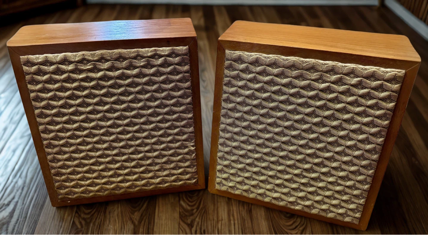 Vintage Style Bookend Speakers – Retro Wood Pair