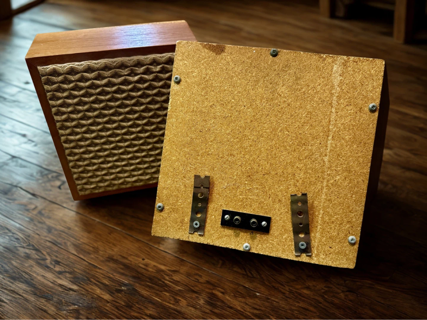 Vintage Style Bookend Speakers – Retro Wood Pair - photo 4