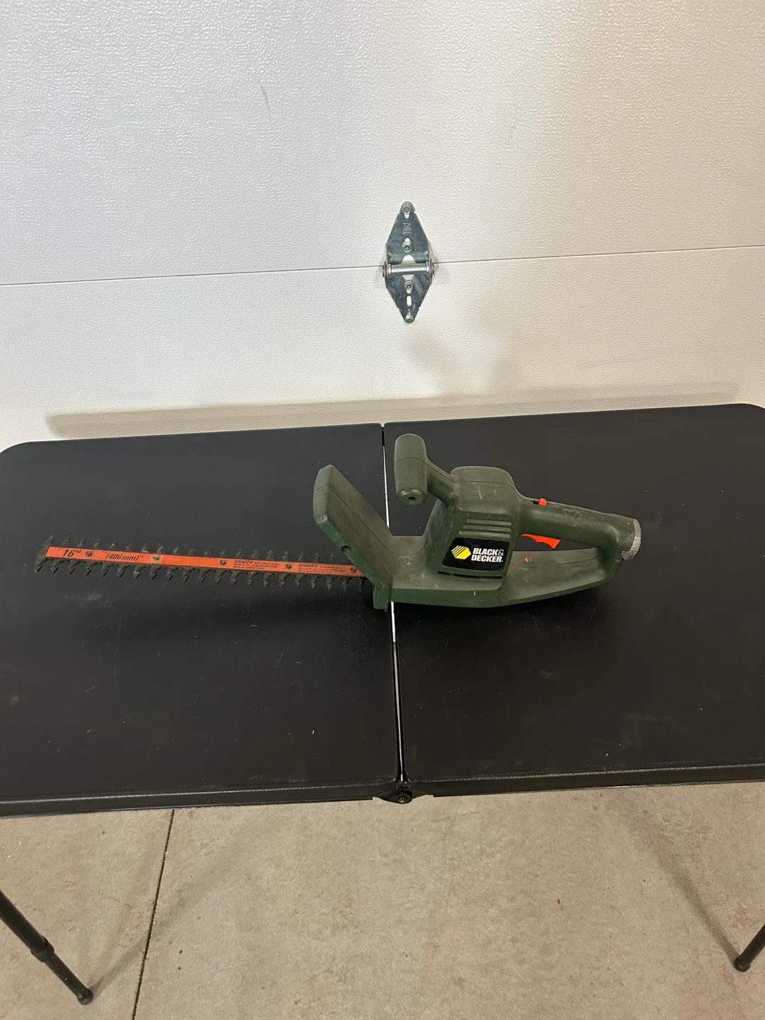 Black & Decker 16" Hedge Trimmer TR165
