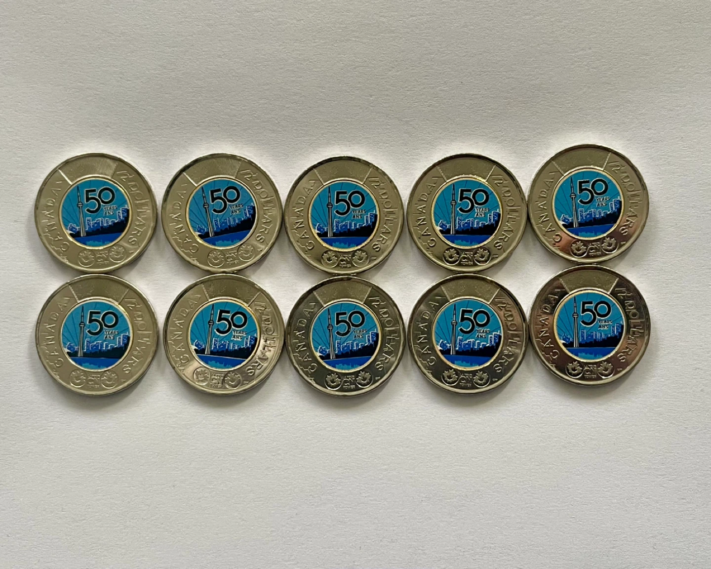 10 coloured CN tower toonies