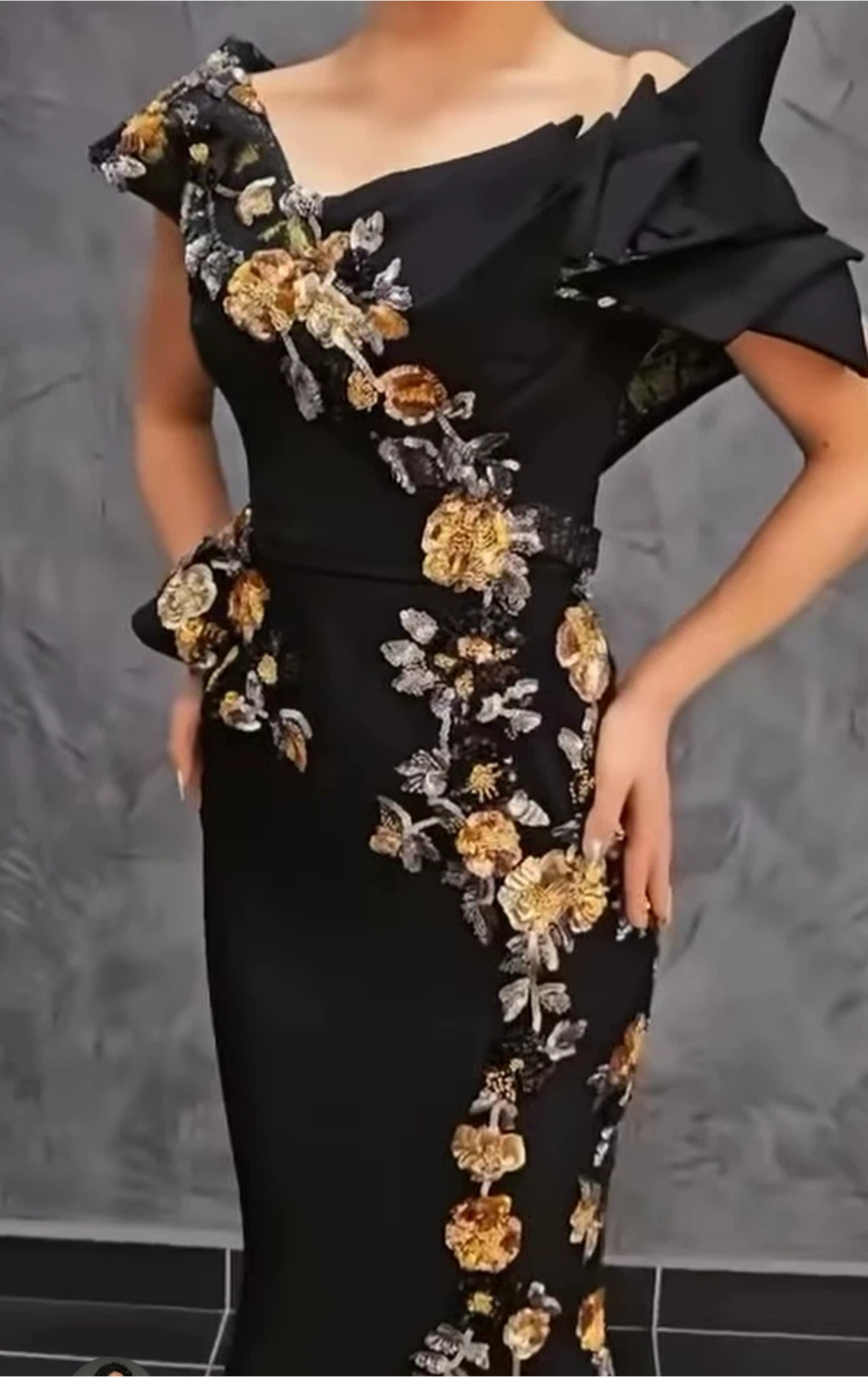 Black sequined evening gown - photo 3