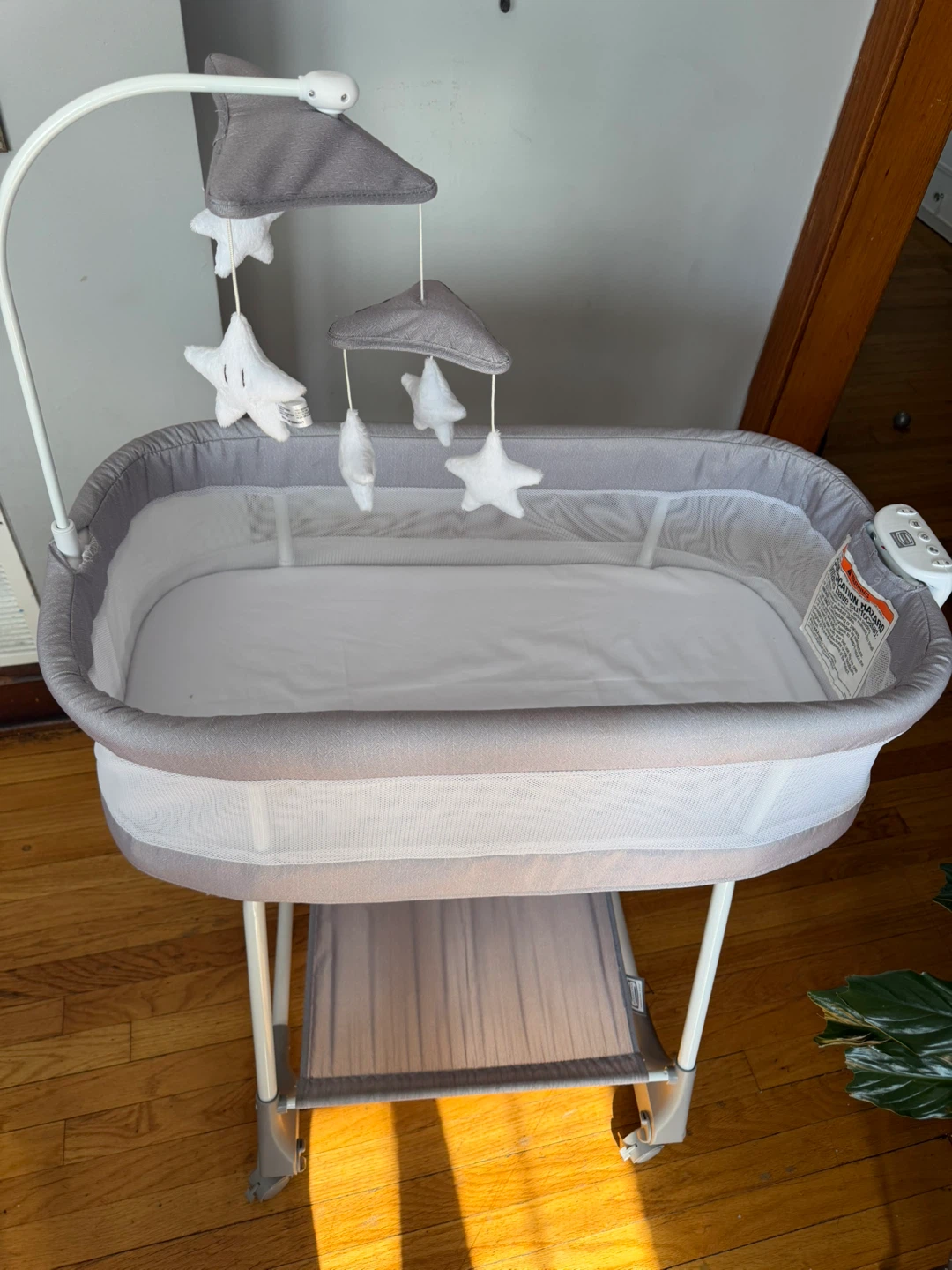 Simmons Kids Soothing Star Bassinet with Airflow Mesh
