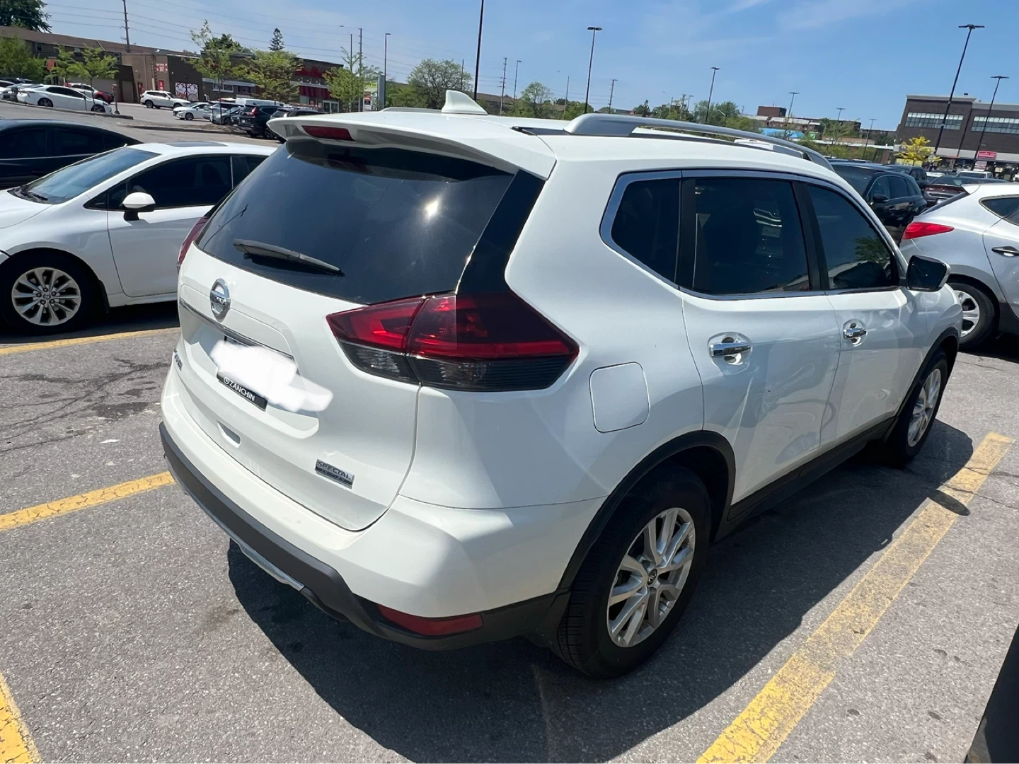 White Nissan Rogue 2019 - photo 3