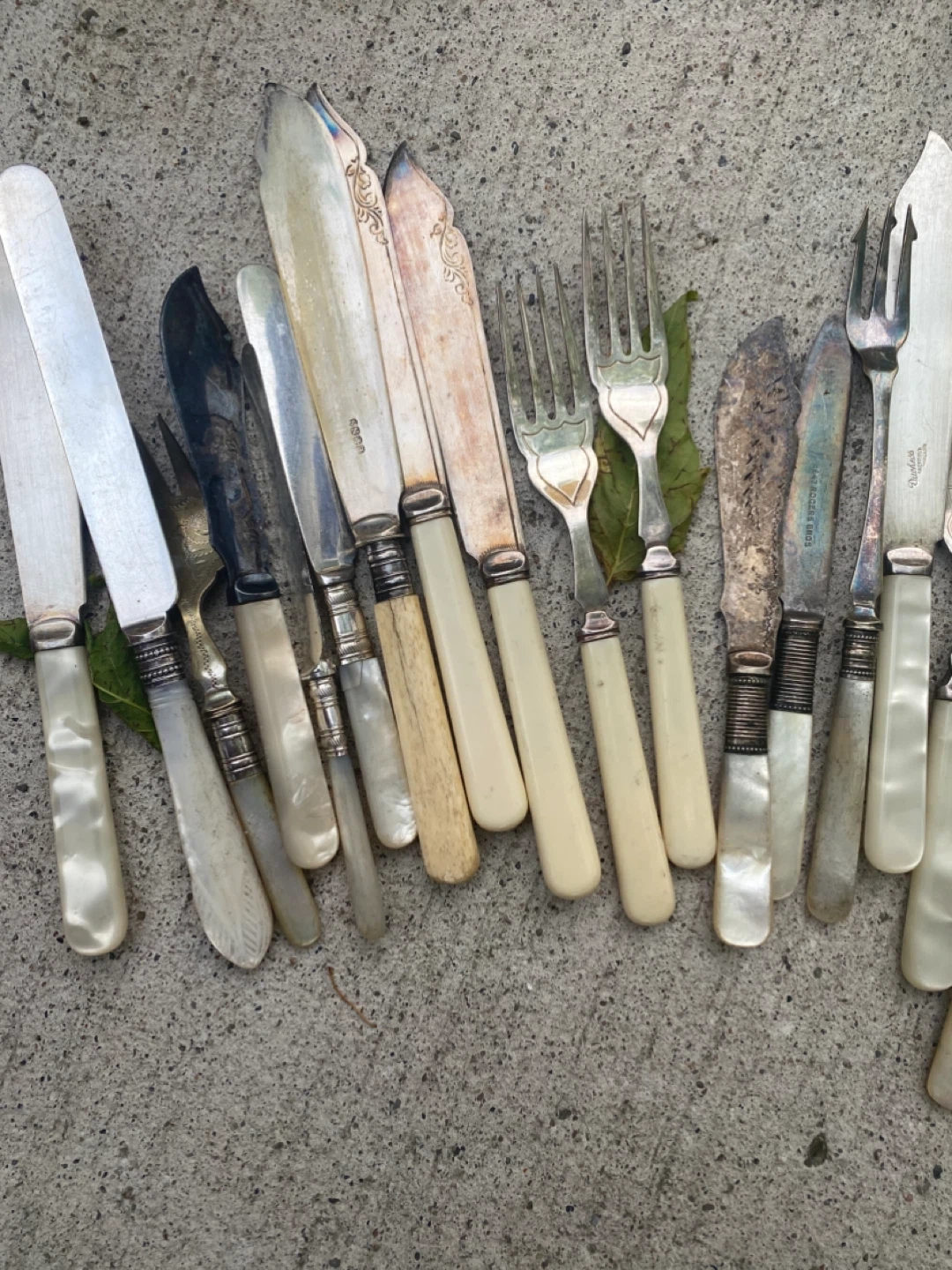 Antique Mother of Pearl Flatware Set (27pieces) - photo 3