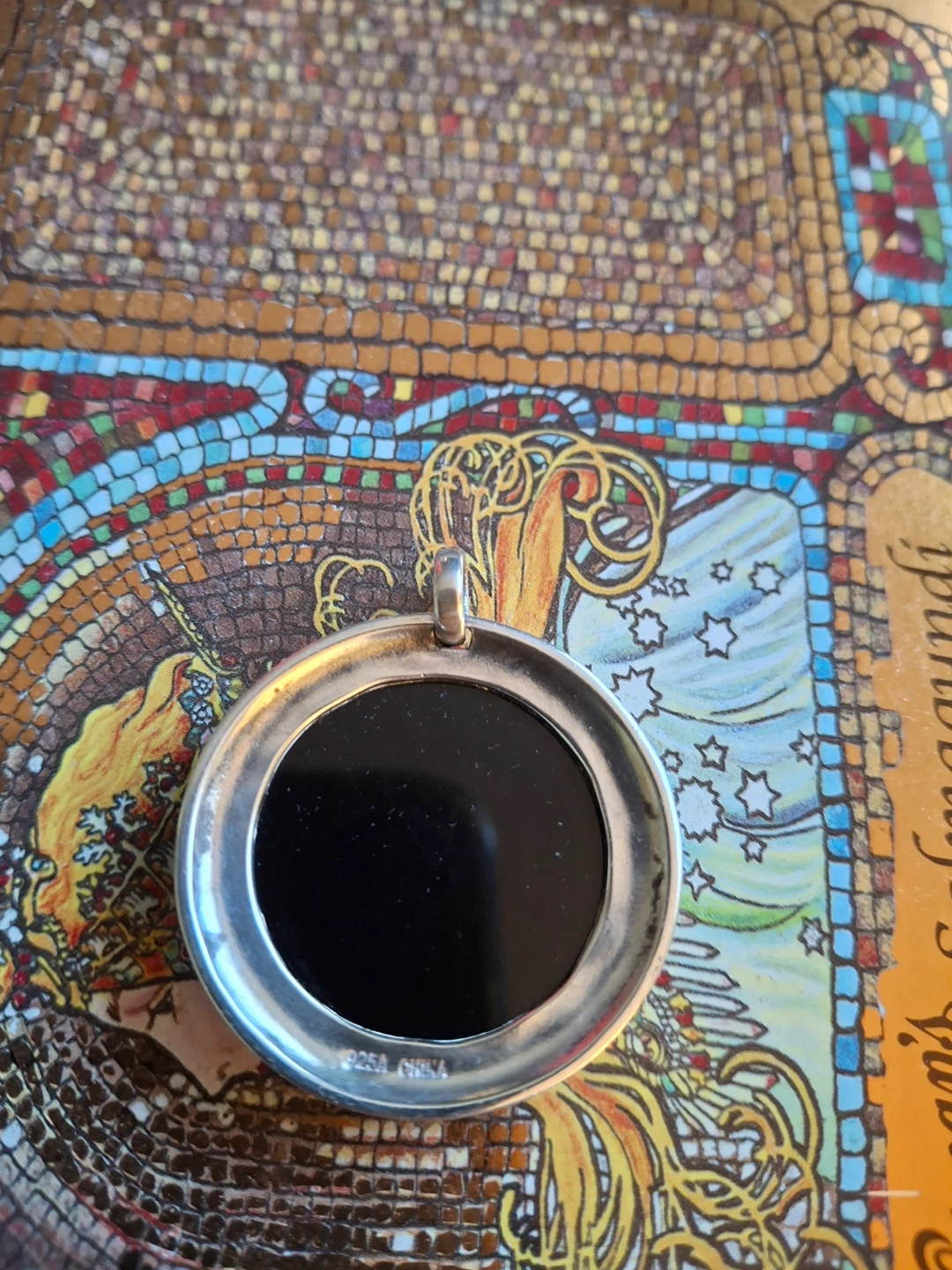 Round black pendant (stamped 925A) - photo 3