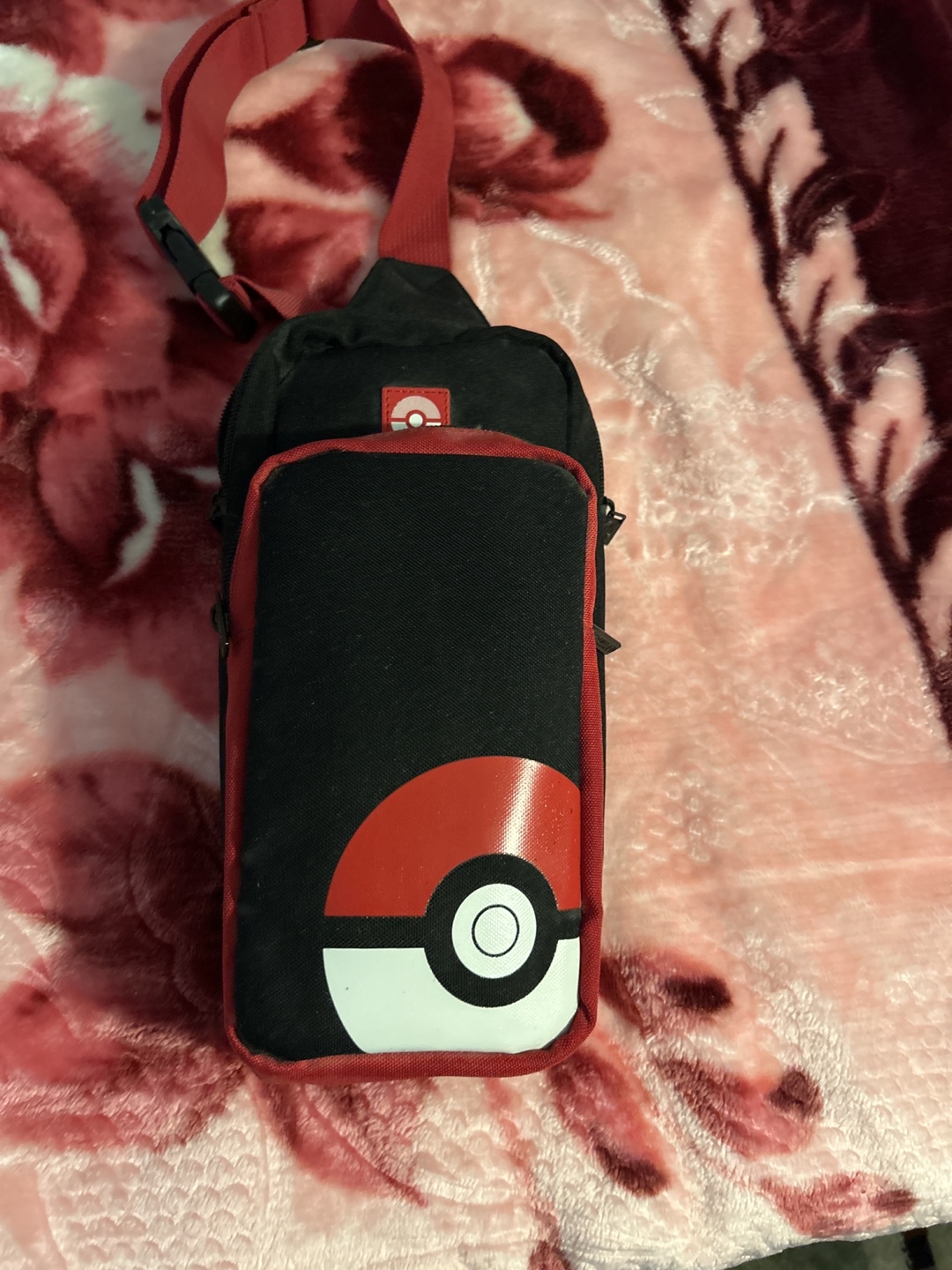 Pokémon Pokeball Sling Bag